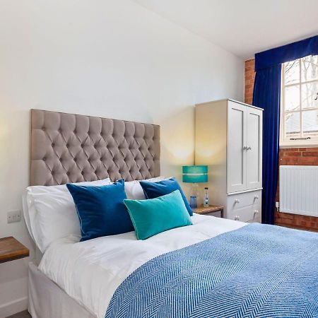 Bowen-Buscarlet Apartment Bicester Bagian luar foto