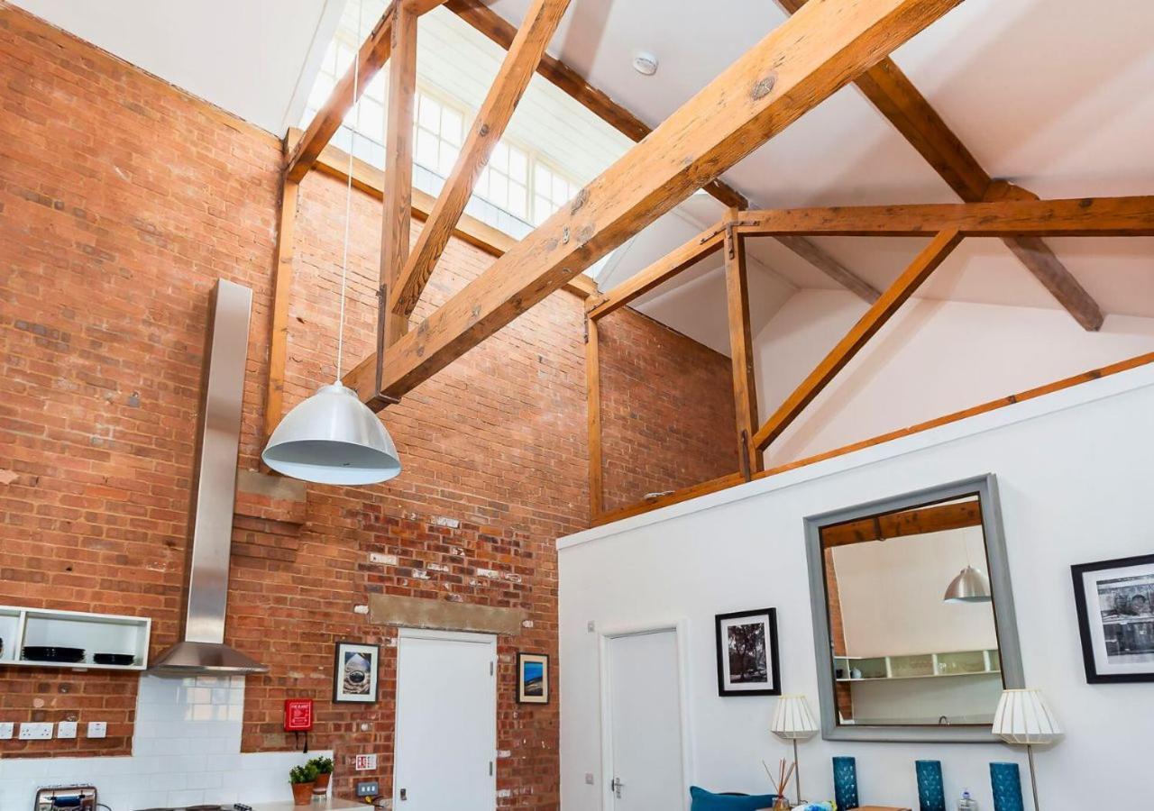Bowen-Buscarlet Apartment Bicester Bagian luar foto