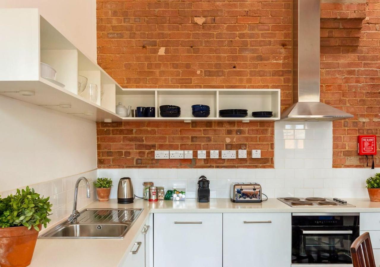 Bowen-Buscarlet Apartment Bicester Bagian luar foto
