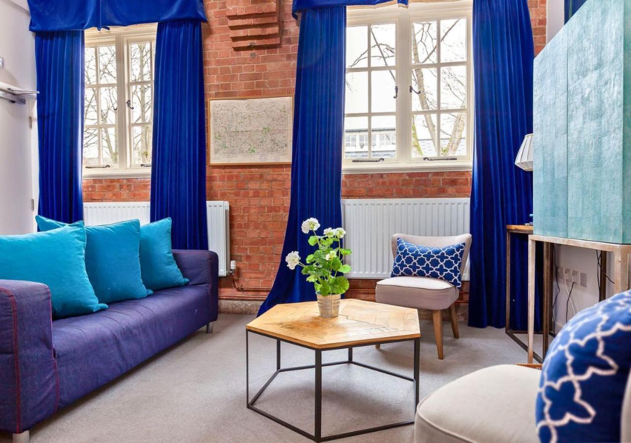 Bowen-Buscarlet Apartment Bicester Bagian luar foto