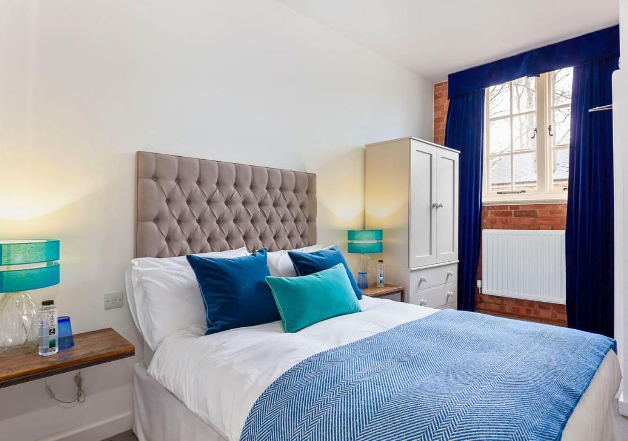Bowen-Buscarlet Apartment Bicester Bagian luar foto