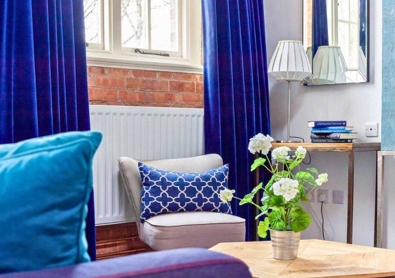 Bowen-Buscarlet Apartment Bicester Bagian luar foto